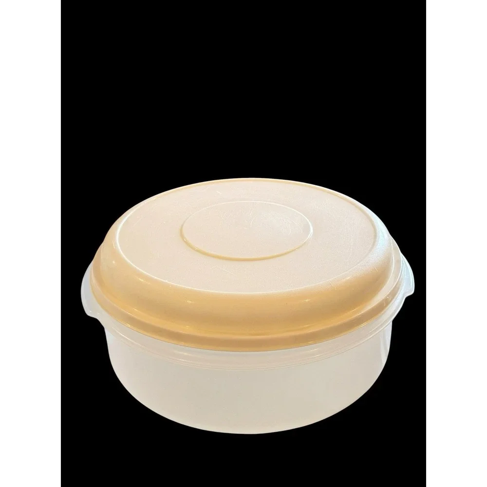 Rubbermaid Servin' Saver # 5 22 Cup Almond Lid Storage Container Round Large